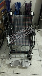 Kursi roda kecil  atau kursi traveling