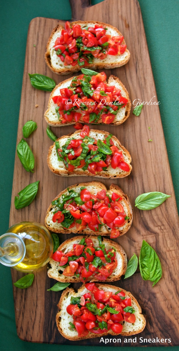 Bruschetta with Tomatoes (Bruschetta al Pomodoro)