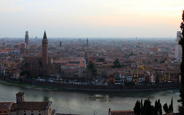 Vistas desde el castillo de S. Petro en Verona