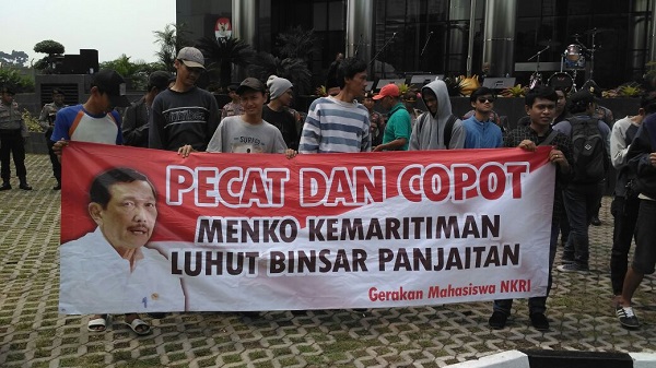 Mahasiswa Minta KPK Periksa Luhut Panjaitan Terkait Dugaan Terima Suap Reklamasi Mahasiswa Minta KPK Periksa Luhut Panjaitan Terkait Dugaan Terima Suap Reklamasi