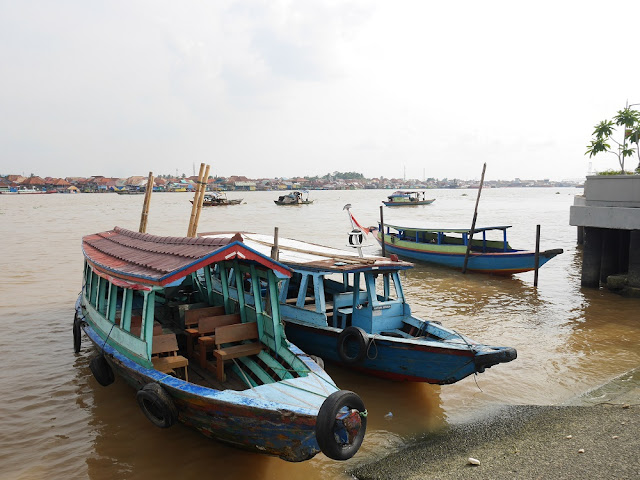 sewa perahu di jembatan ampera ke pulau kemaro sewa perahu di jembatan ampera ke pulau kemaro