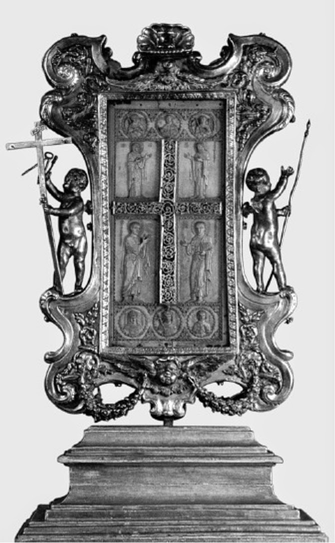 Το σταυρικόν τρόπαιον του Νικηφόρου Φωκά. http://leipsanothiki.blogspot.be/