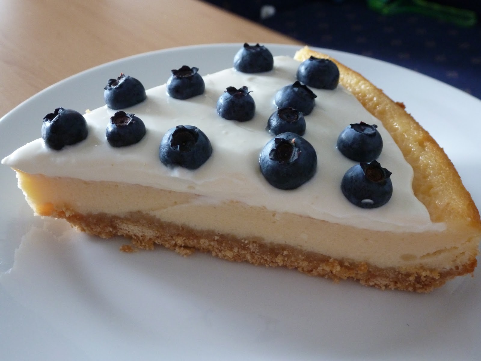 Maja&amp;#39;s little bakery: Cheesecake mit Blaubeeren on top
