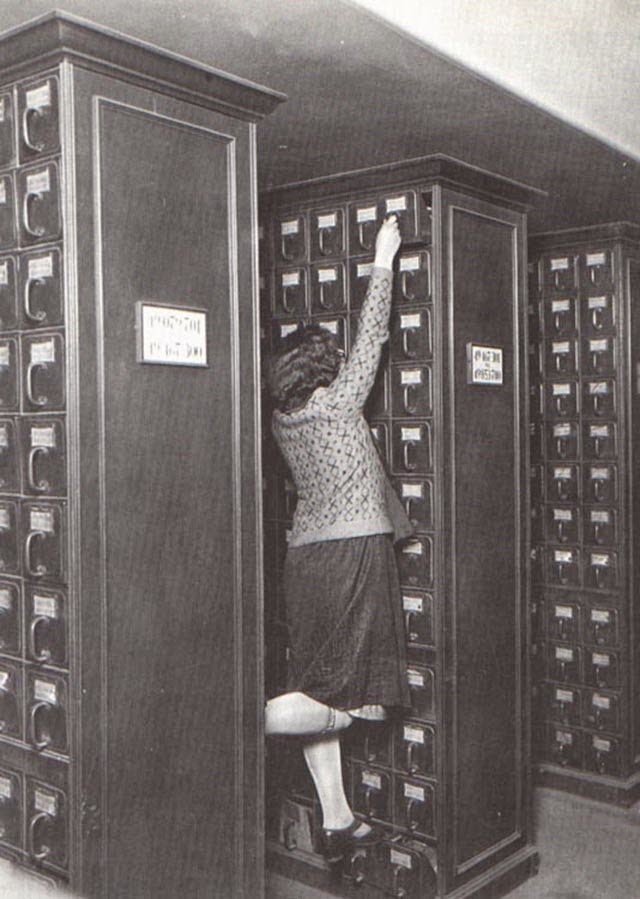 30 Vintage Photographs That Show Old Offices and People