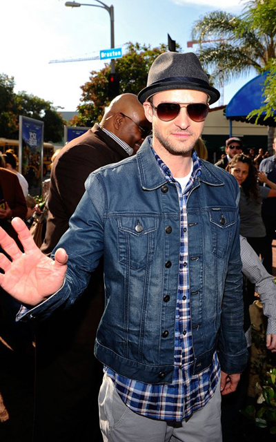 jaqueta jeans e camisa xadrez