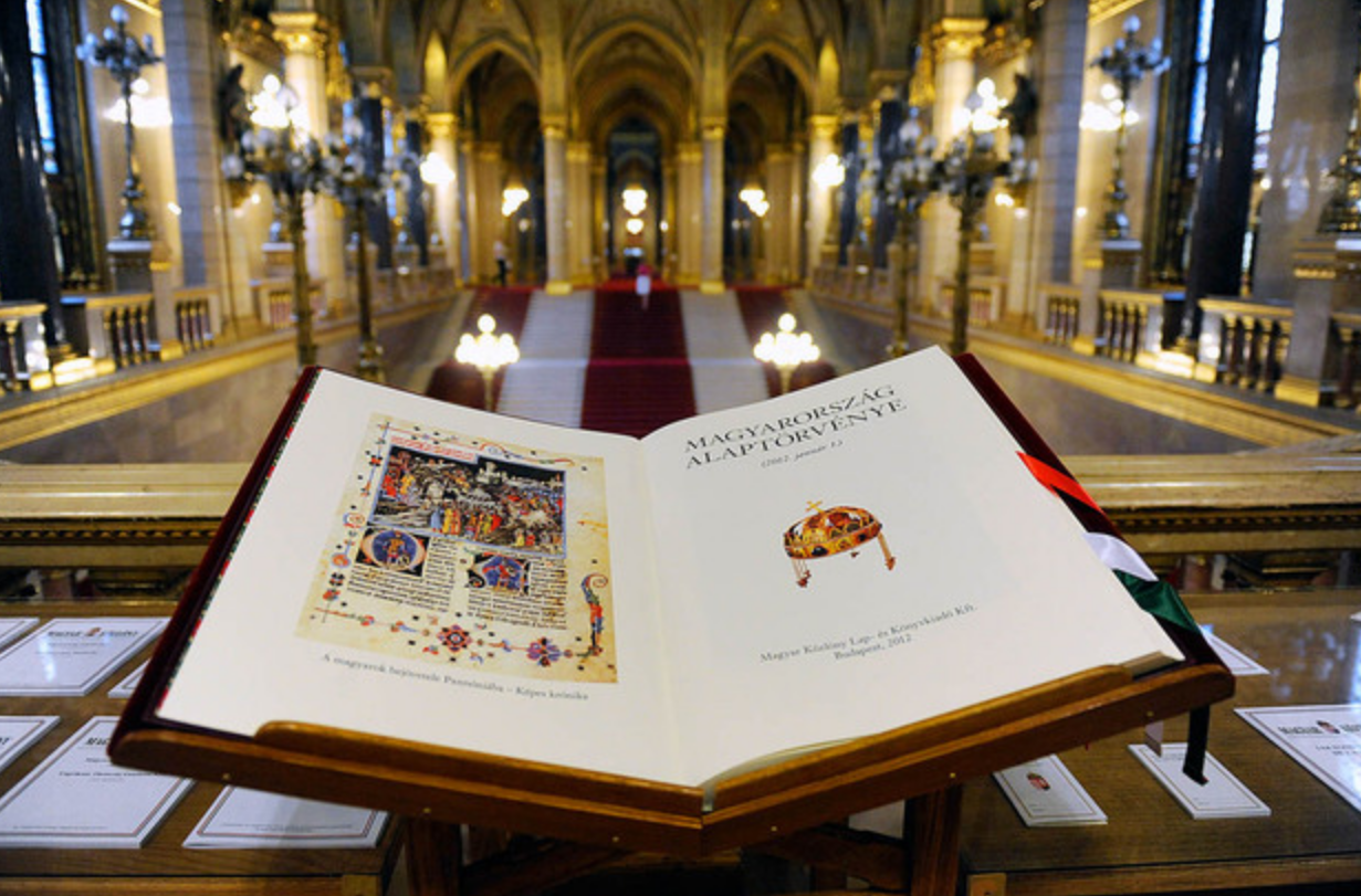 L'ansa del Danubio CRONACHE COSTITUZIONALI. IL QUINTO EMENDAMENTO ALLA COSTITUZIONE UNGHERESE