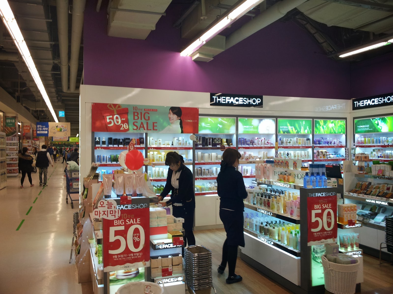 Hasil gambar untuk discount kosmetik di Myeong Dong