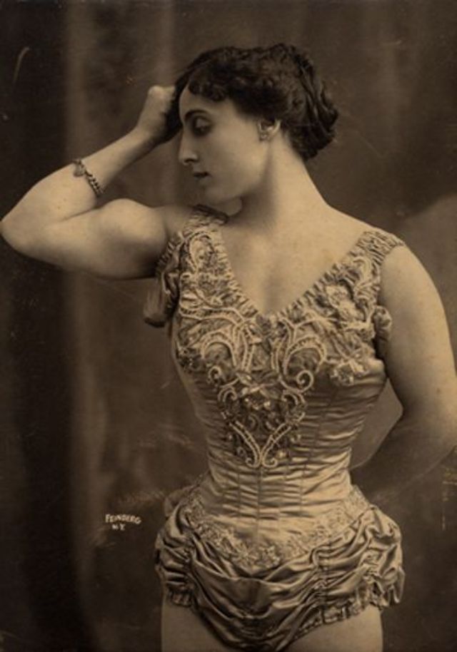 Fantastic Vintage Photos of Beautiful Muscular Women From the Early