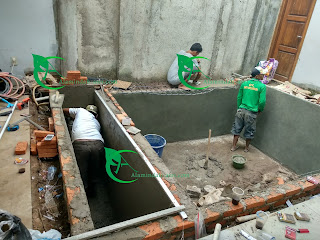 KOLAM MINIMALIS KOI RENOVASI KOLAM KOI DI KAWASAN CIBUBUR , TAPOS DEPOK
