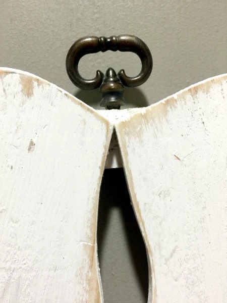 Metal hanger for angel wings