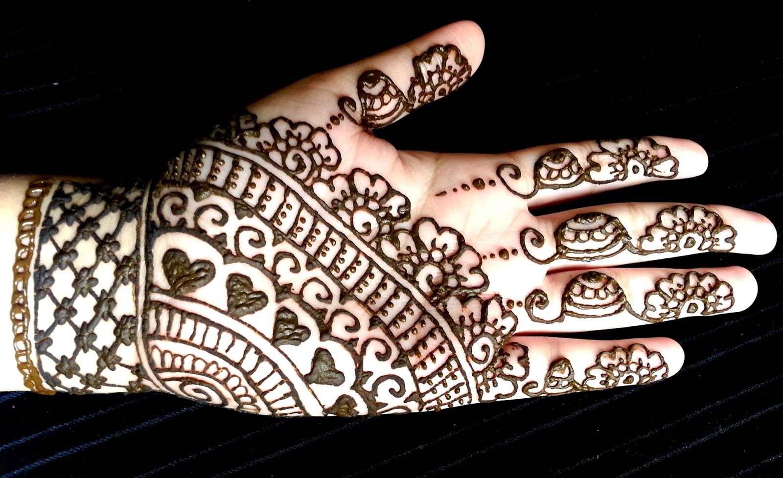 Elegant 20 Arabic Henna Mehndi Designs For Full Hands With Photos Elegant 20 Arabic Henna Mehndi Designs For Full Hands With Photos