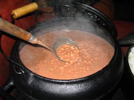 Tradicional feijão na panela de ferro...