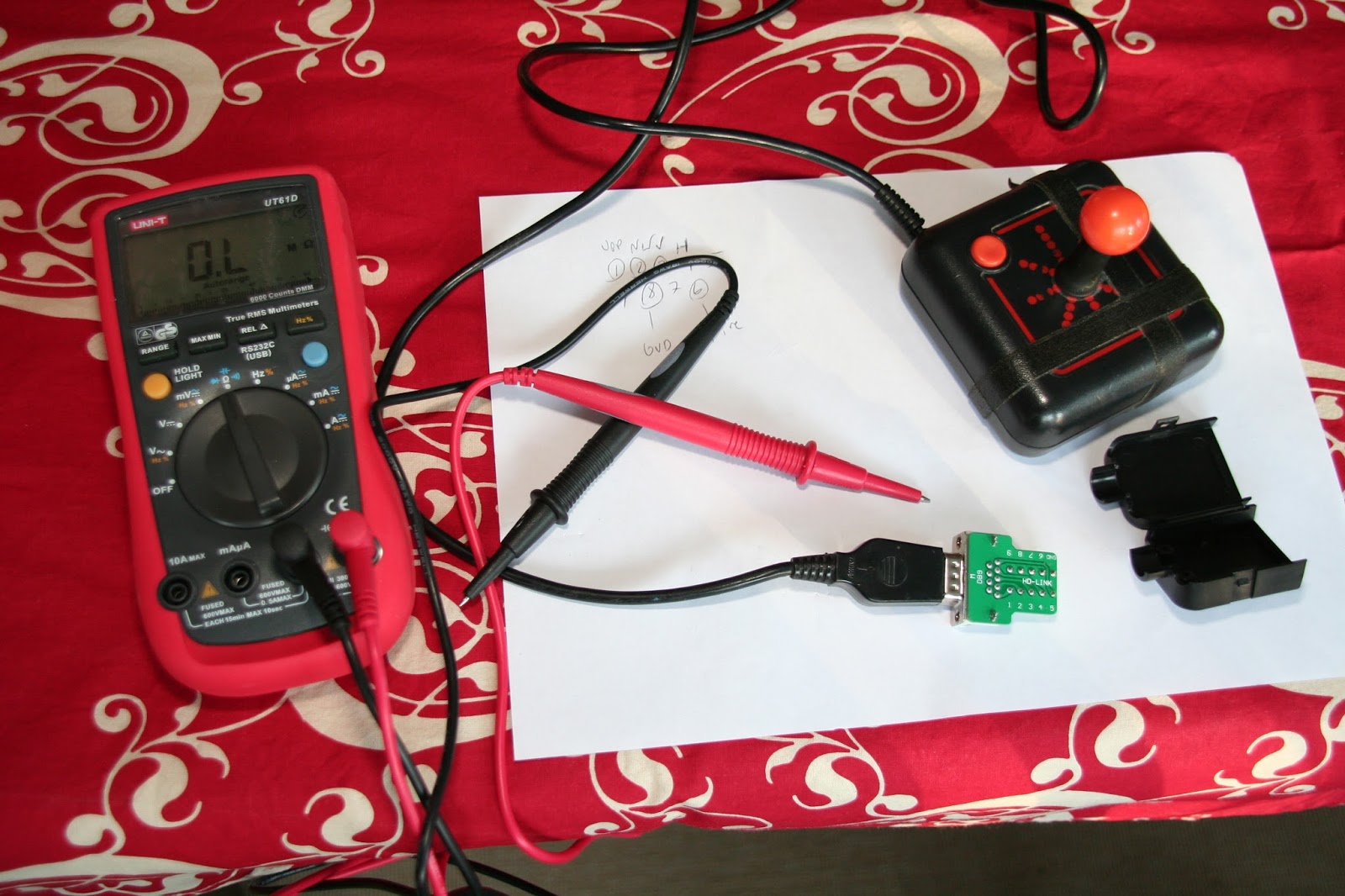 Selander's Tech Jotdowns Measuring the pinout of a Commodore 64