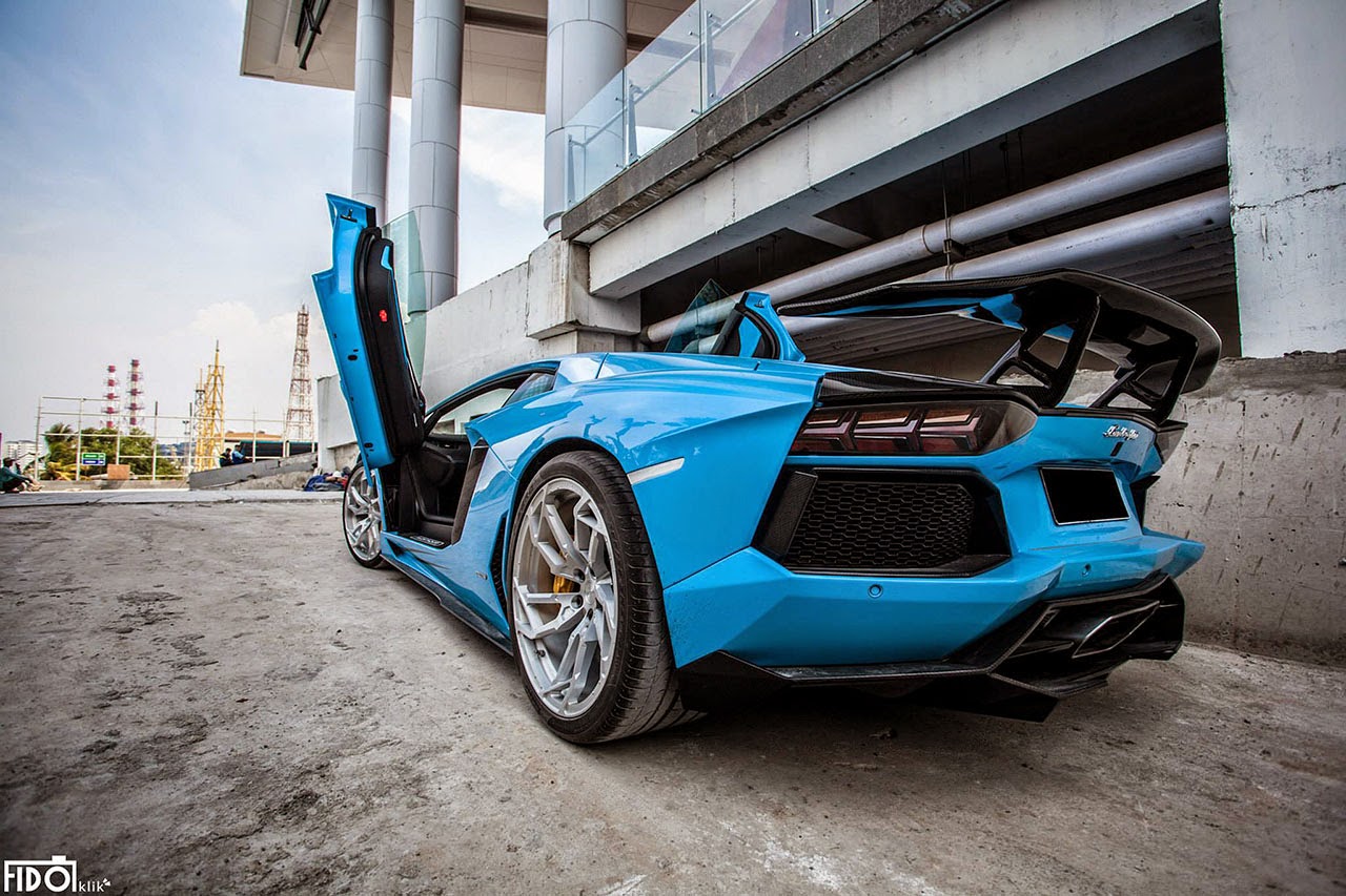 Lamborghini Aventador lp700 4 Blue