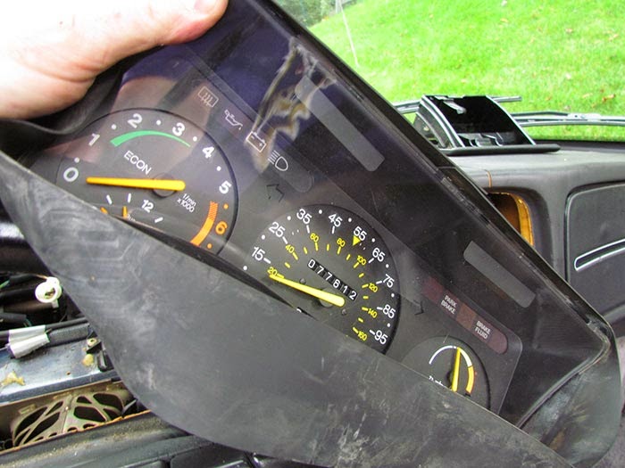 Instrument Panel Removal on SAAB c900 Crawls Backward (When Alarmed)