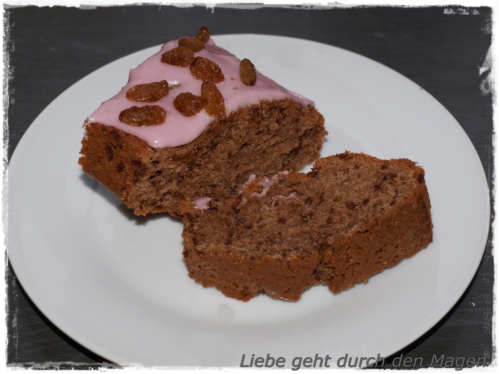 Liebe geht durch den Magen: Rotweinkuchen mit Rosinen