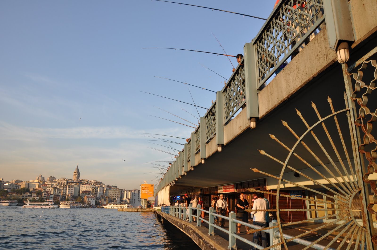 Les aventures de Jordbaer et Justin Istanbul, le pont de Galata