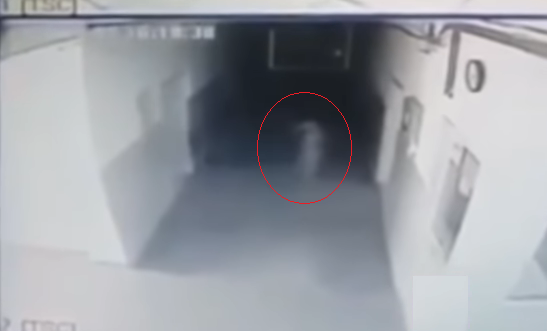  فيديو: كاميرات مراقبة توثّق أشباحاً تطارد امرأة في مدينة صربية !