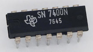 Rangkaian Lampu Berkedip Menggunakan IC 7400_