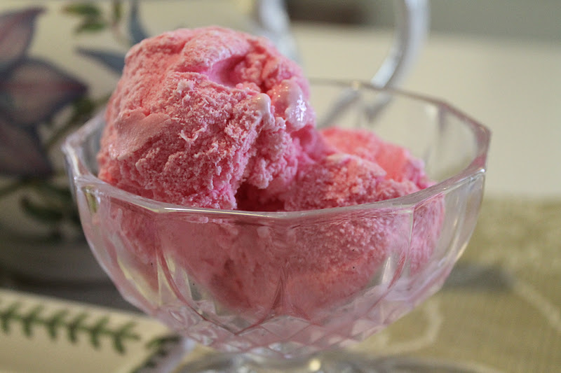 Strawberry Ice Cream - Azie Kitchen