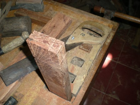 Perabot Kayu Sederhana / Simply Wood Furniture: Sambungan Purus / Tenon