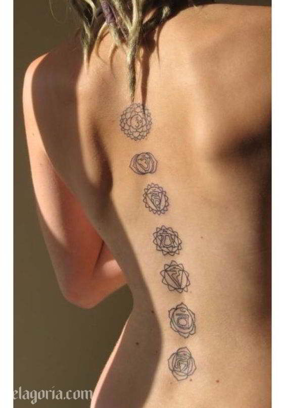 un tatuaje hindu para mujer
