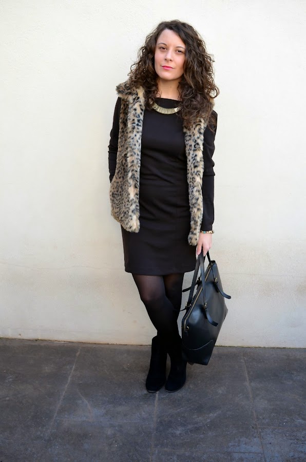 fur vest, blogger, look, chaleco, pelo, castellon, mi vestido azul, outfits, lbd, fashion blog