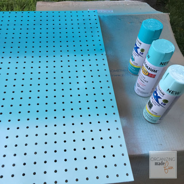 To get ombré effect, simply use three shades of varying spray paint :: OrganizingMadeFun.com