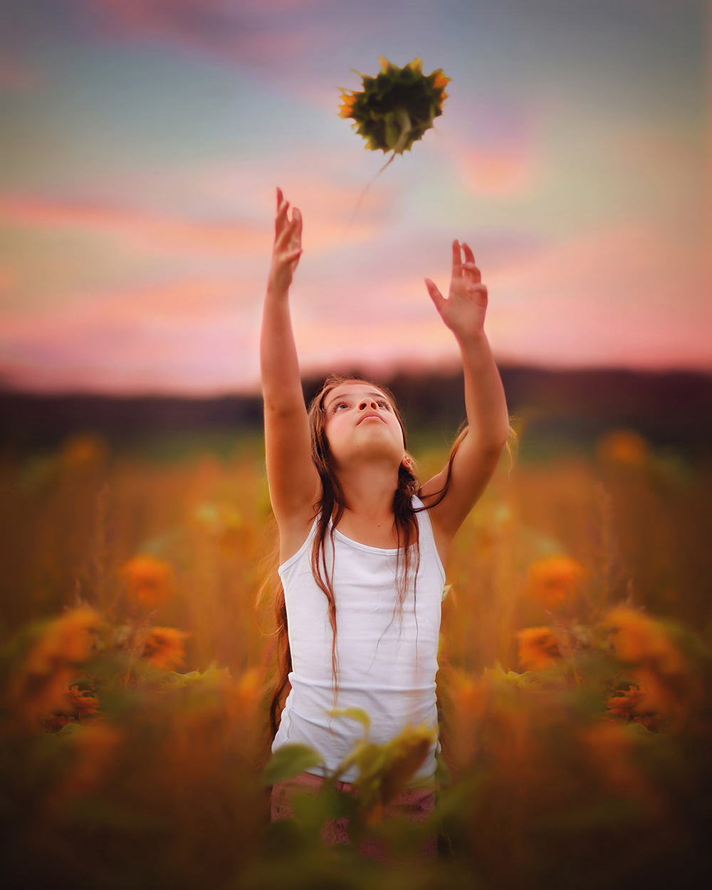 image of a girl in a field of sunflowers by Willie Kers of GlamourKidz Photography the netherlands