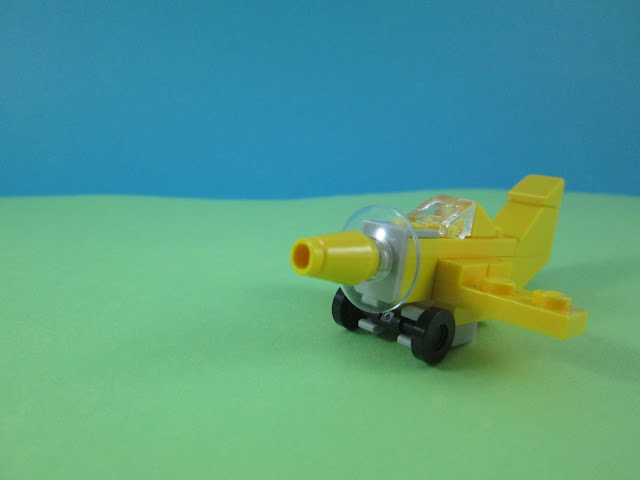 MOC LEGO pequeno avião amarelo em micro escala
