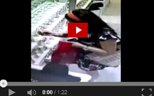 Video Rakaman CCTV Dedahkan Perbuatan Gadis Ini Sungguh 