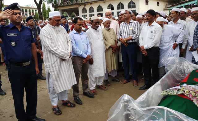 buried at the state level in Islampur ইসলামপুরে বীর মুক্তিযোদ্ধা খন্দকার আঃ কাদের রাষ্ট্রিয় মর্যাদায় দাফন