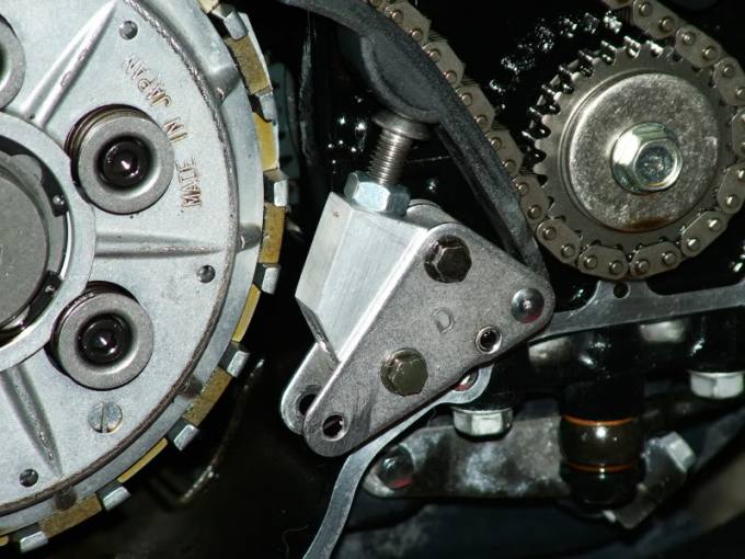 資訊 Kawasaki 部份車系的 Alternator chain tensioner(發電機鏈條張力調整器) 設計瑕疵 離合器