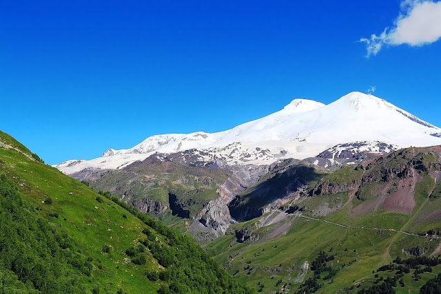 Elbrus widziany z Czegetu