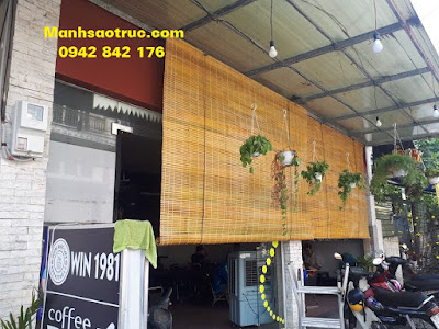 Mành sáo nứa che nắng ngoài trời