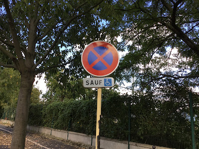 Sauf-Straßenschild Sauf-Straßenschild