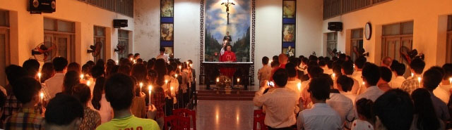 Cộng Đoàn Vinh ở Hà Nội có thánh lễ thắp nến cầu nguyện cho các thanh niên Công Giáo sắp bị đem ra xét xử tuần tới