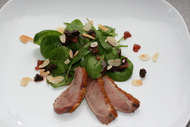 bushcooks kitchen: Spinatsalat mit Entenbrust und Kirschvinaigrette