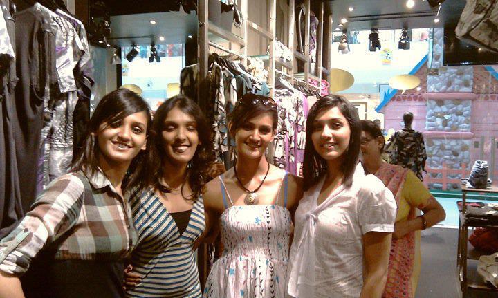 Singer Neeti Mohan (Right) with her Younger Sisters Mukti Mohan (Second from Right), Shakti Mohan (Left) & Kriti Mohan (2nd from Left) | Singer Neeti Mohan Family Photos | Real-Life Photos