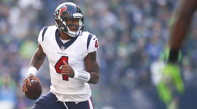 Deshaun Watson menderita ACL yang robek Deshaun Watson menderita ACL yang robek