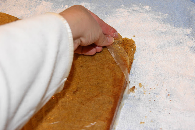 How to Make Pumpkin Cake Roll