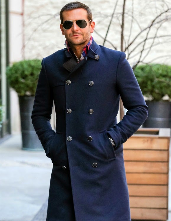 La Vie Est Sí los hombres con abrigo