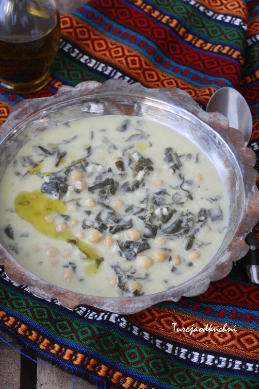 Zupa jogurtowa ze szpinakiem i ciecierzyca / Ispanaklı nohutlu yoğurt çorbası