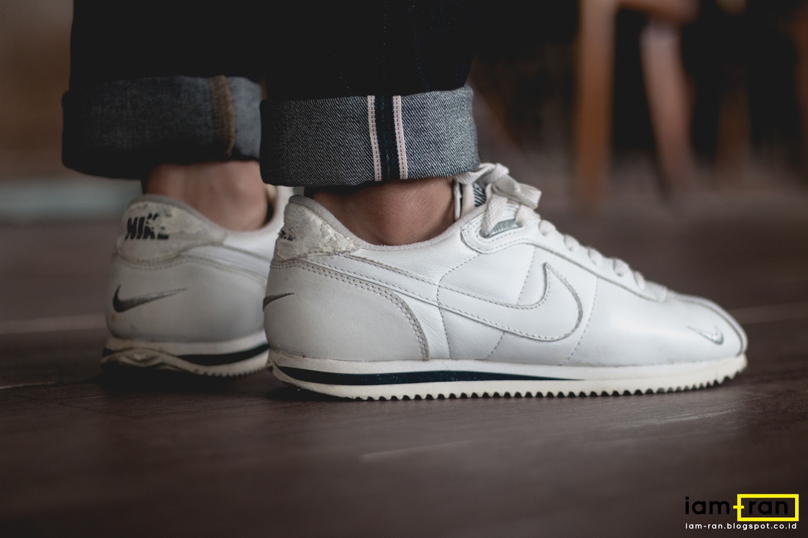 nike cortez mini swoosh