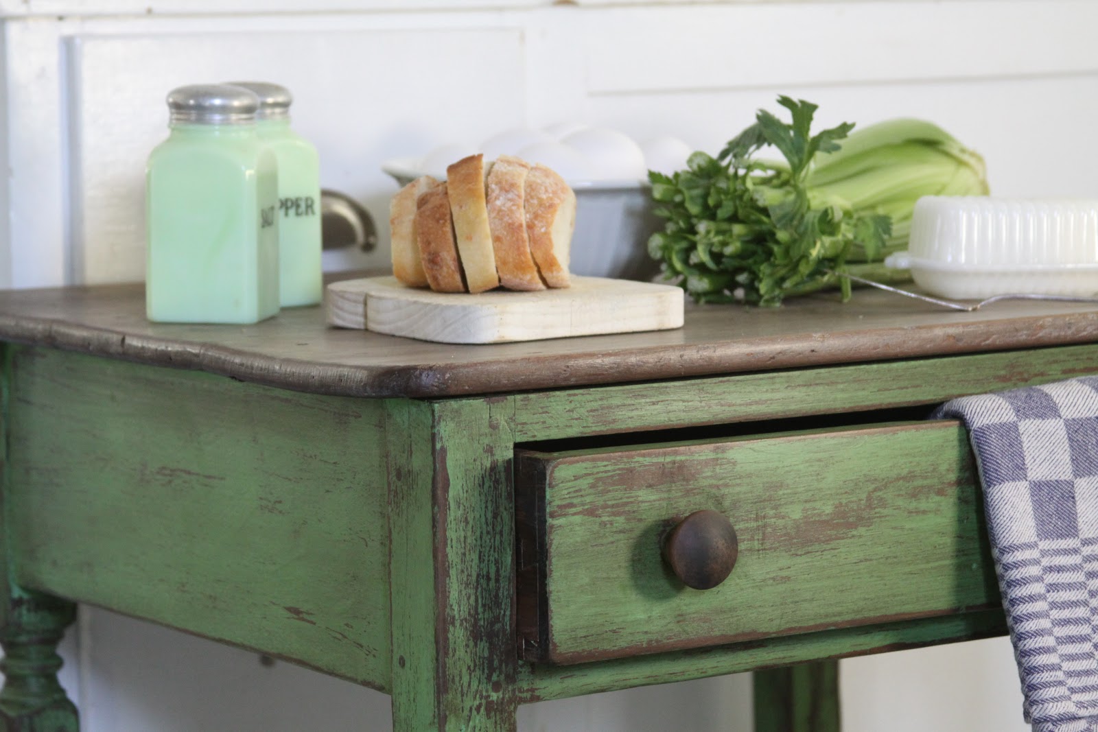 Wet Sanding Clear Coat >> the vintage bricoleur: Annie Sloan Chalk Paint® Inspired Table Wet Sanding Clear Coat >> the vintage bricoleur: Annie Sloan Chalk Paint® Inspired Table