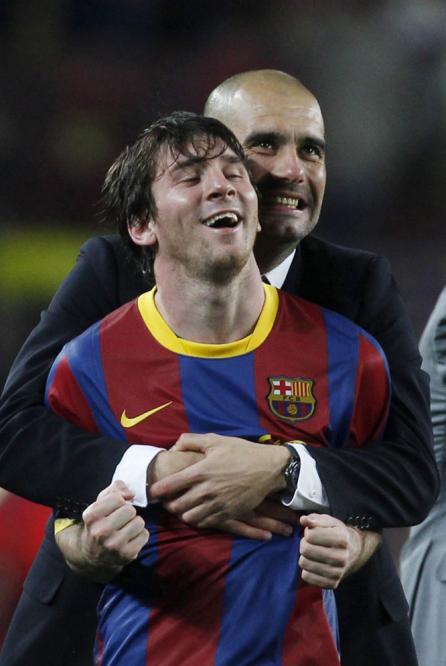 Guardiola_abraza_Messi.jpg