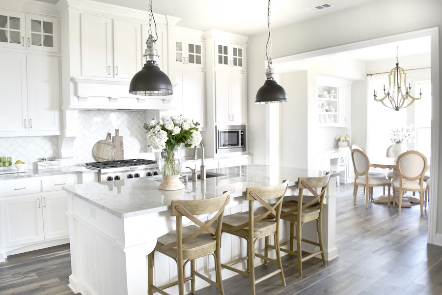 Cocina blanca con isla 