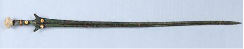 https://topwar.ru/uploads/posts/2015-09/1442923076_ci-type-sword-from-kydonia-crete-dated-lm-iiia1-this-specimen-is-83-cm-long.jpg