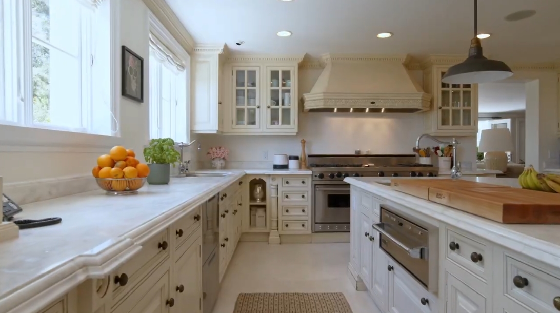 25 Photos vs. 721 Dolo Way, Los Angeles Interior Design Luxury Mansion Tour