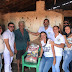 Alunos da Faculdade São Francisco da Paraíba entregam cestas básicas e cadeira de rodas na comunidade rural da cidade de Santa Helena.